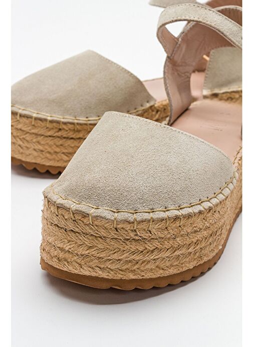 VİBA Bej Süet Hakiki Deri Kadın Hasır Dolgu Taban Sandalet - Görsel 6