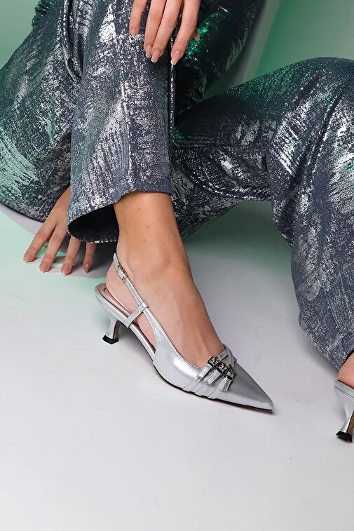 WOSS Gümüş Cilt Kemer Detaylı Kadın Topuklu Ayakkabı - Görsel 8