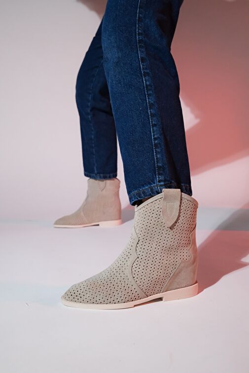 LOİVOS Bej Süet Hakiki Deri Delikli Kadın Gizli Topuk Yazlık Bot - Görsel 3
