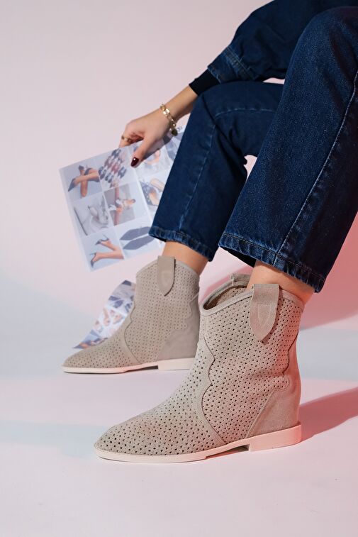 LOİVOS Bej Süet Hakiki Deri Delikli Kadın Gizli Topuk Yazlık Bot - Görsel 4