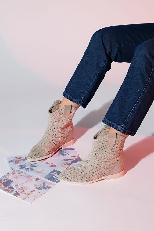 LOİVOS Bej Süet Hakiki Deri Delikli Kadın Gizli Topuk Yazlık Bot - Görsel 5