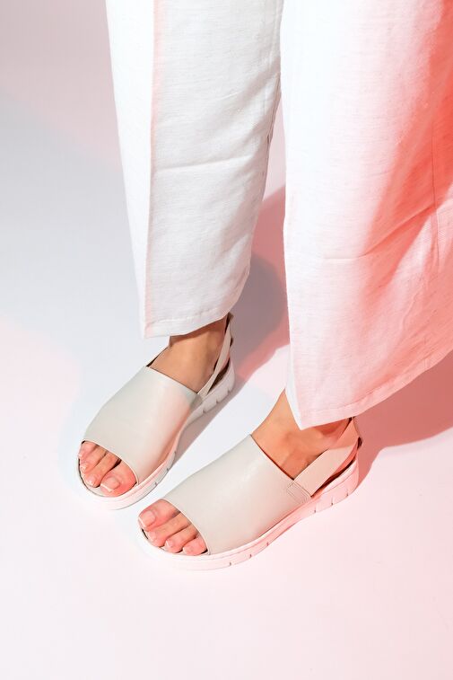 LONDOİ Bej Cilt Hakiki Deri Lastikli Kadın Sandalet - Görsel 3