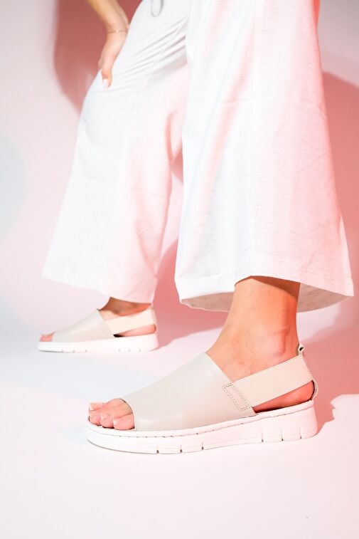 LONDOİ Bej Cilt Hakiki Deri Lastikli Kadın Sandalet - Görsel 4