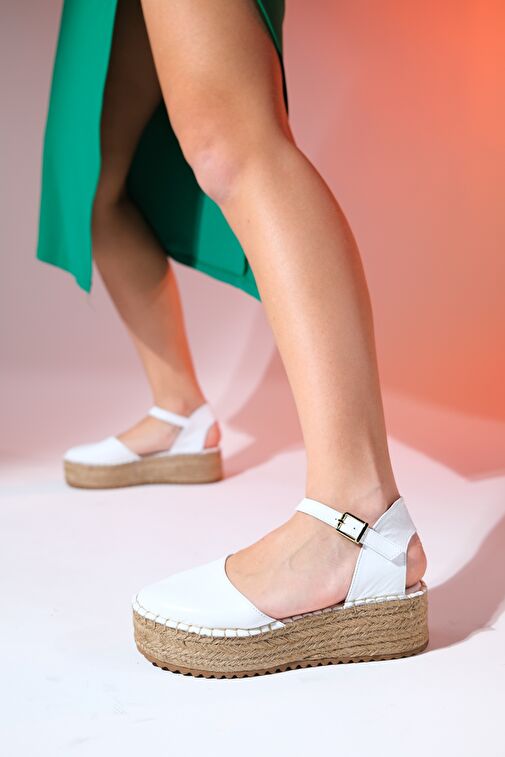 VİBA Beyaz Cilt Hakiki Deri Kadın Hasır Dolgu Taban Sandalet - Görsel 3