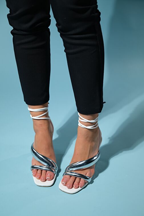 CREED Beyaz Gümüş Bilekten Bağlamalı Kadın Topuklu Ayakkabı - Görsel 3