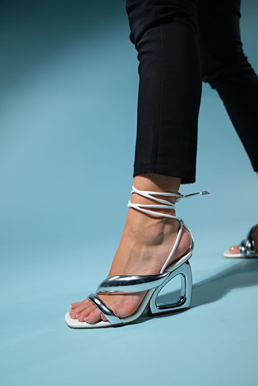 CREED Beyaz Gümüş Bilekten Bağlamalı Kadın Topuklu Ayakkabı - Görsel 4