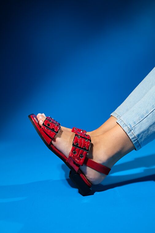 BLOB Kırmızı Rugan Gümüş Tokalı Kadın Sandalet - Görsel 4