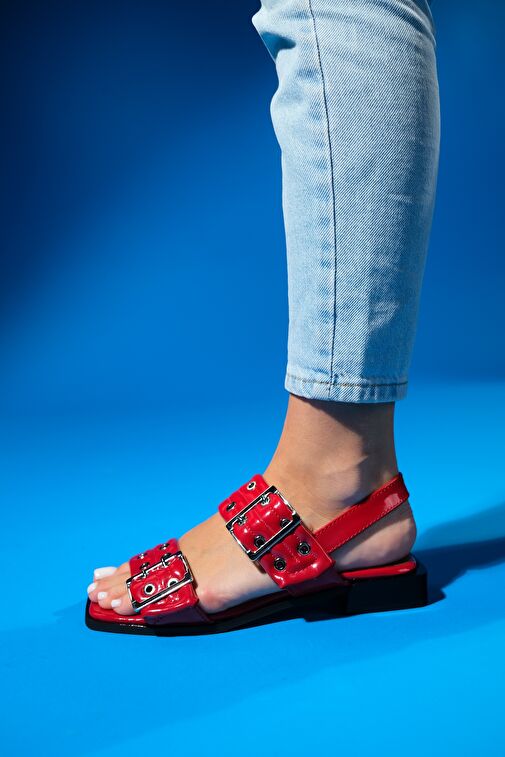 BLOB Kırmızı Rugan Gümüş Tokalı Kadın Sandalet - Görsel 8