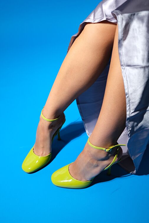 BLUES Yeşil Rugan Yuvarlak Burun Bilekten Bağlamalı Kadın Yüksek Topuklu Ayakkabı - Görsel 3