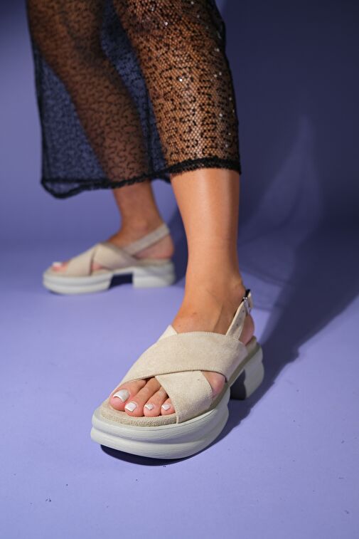 LUNGO Bej Süet Çapraz Bantlı Kalın Tabanlı Kadın Sandalet - Görsel 4