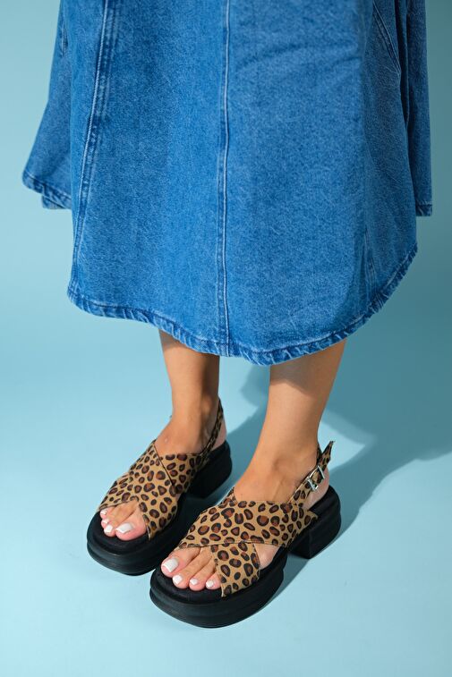 LUNGO Siyah Sarı Desenli Çapraz Bantlı Kalın Tabanlı Kadın Sandalet - Görsel 7