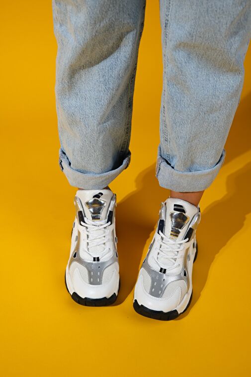 LOWEL Beyaz Laci Fermuarlı ve Bağcıklı Kadın Spor Bot - Görsel 8