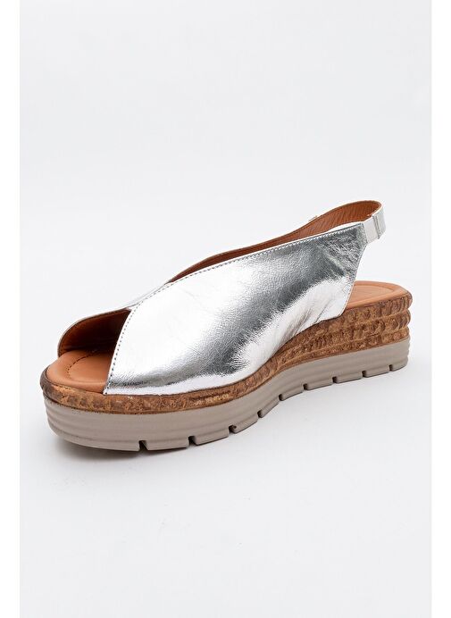 BLOM Gümüş Hakiki Deri Kadın Dolgu Topuk Sandalet - Görsel 4