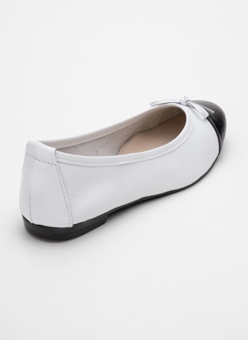JENS Beyaz-Siyah Cilt Hakiki Deri Fiyonklu Kadın Babet Ayakkabı - Görsel 5