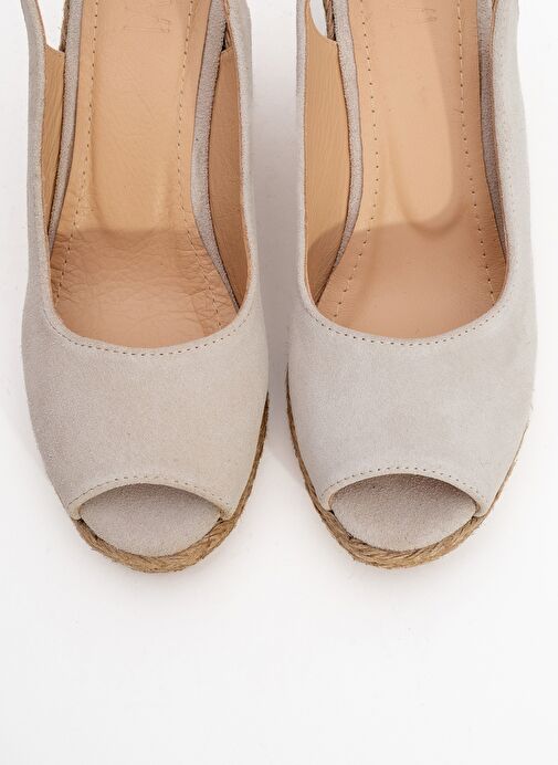 RYAN Bej Süet Hakiki Deri Kadın Dolgu Topuk Sandalet - Görsel 3