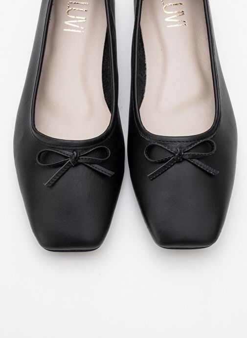 SOSA Siyah Cilt Hakiki Deri Küt Burunlu Fiyonklu Kadın Babet Ayakkabı - Görsel 3