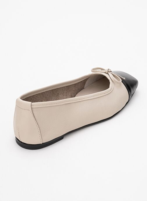 ROMY Ekru-Siyah Cilt Hakiki Deri Küt Burunlu Fiyonklu Kadın Babet Ayakkabı - Görsel 6