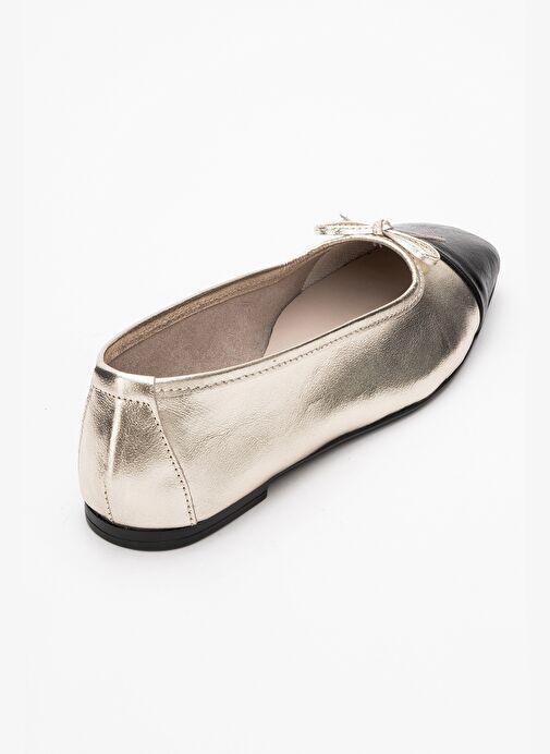 ROMY Altın-Siyah Cilt Hakiki Deri Küt Burunlu Fiyonklu Kadın Babet Ayakkabı - Görsel 6