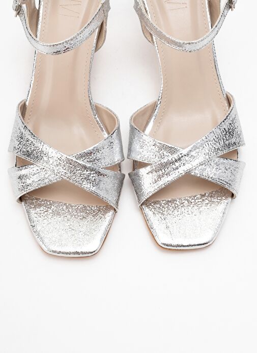 MELİN Gümüş Desenli Çapraz Bantlı Kadın Topuklu Ayakkabı - Görsel 3