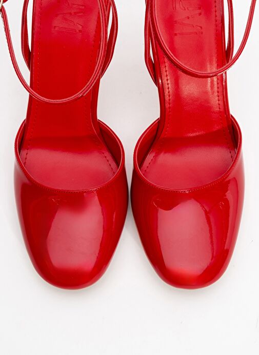 BLUES Kırmızı Rugan Yuvarlak Burun Bilekten Bağlamalı Kadın Yüksek Topuklu Ayakkabı - Görsel 3