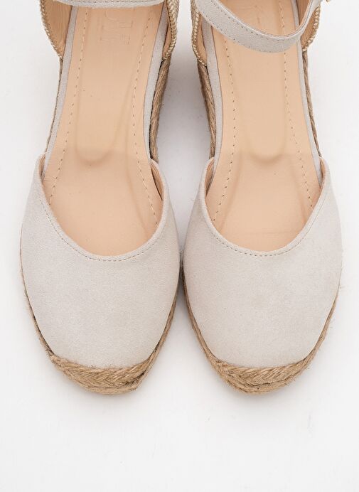 ALDEA Bej Süet Hakiki Deri Kadın Dolgu Topuk Sandalet - Görsel 3