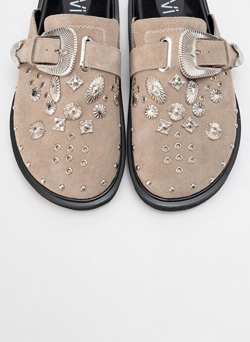 MARİL Bej Süet Hakiki Deri Kemerli Tokalı Burnu Kapalı Kadın Terlik - Görsel 3