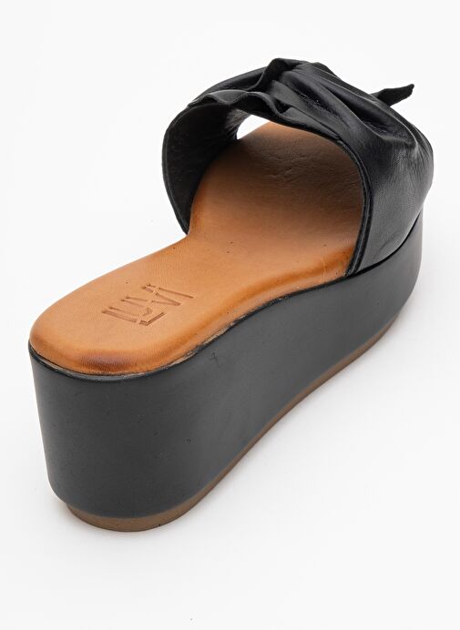 Luvi Shoes Luvi Shoes JEFF Siyah Cilt Hakiki Deri Fiyonklu Kadın Dolgu Topuklu Terlik Sandalet & Terlik | Boyner Siyah - 6. görsel