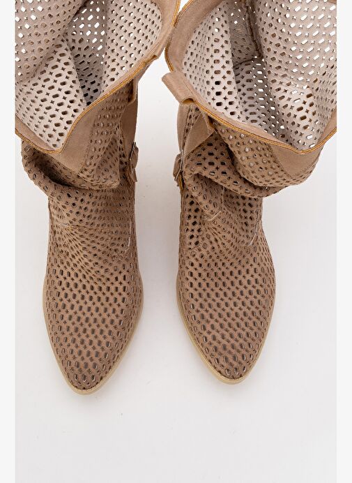 LARRY Koyu Bej Körüklü Kadın Kalın Topuklu Yazlık Çizme - Görsel 6