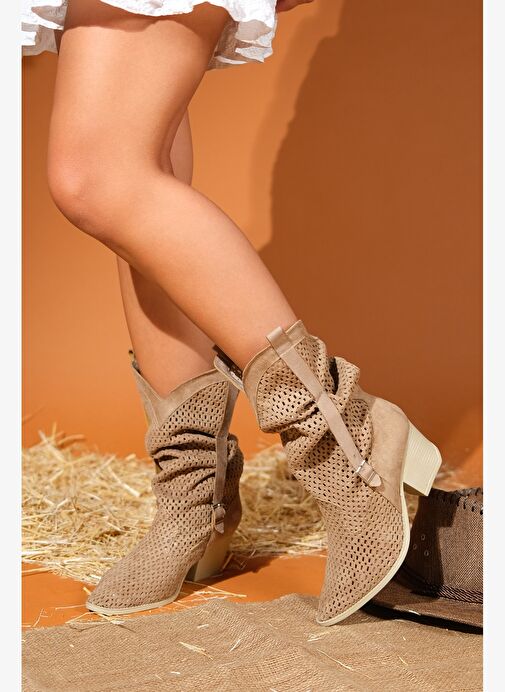 LARRY Koyu Bej Körüklü Kadın Kalın Topuklu Yazlık Çizme - Görsel 3