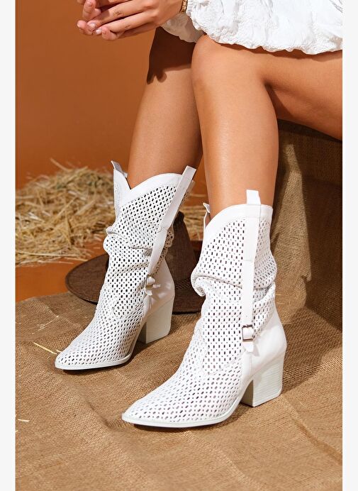 LARRY Beyaz Cilt Körüklü Kadın Kalın Topuklu Yazlık Çizme - Görsel 9