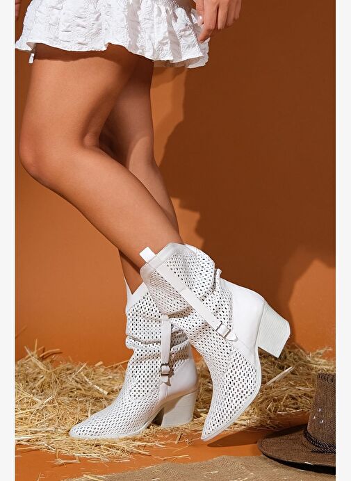 LARRY Beyaz Cilt Körüklü Kadın Kalın Topuklu Yazlık Çizme - Görsel 7
