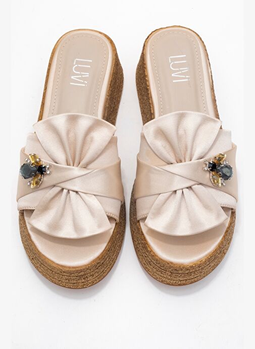 SHARA Bej Saten Fiyonklu Arı Tokalı Dolgu Tabanlı Kadın Terlik - Görsel 3