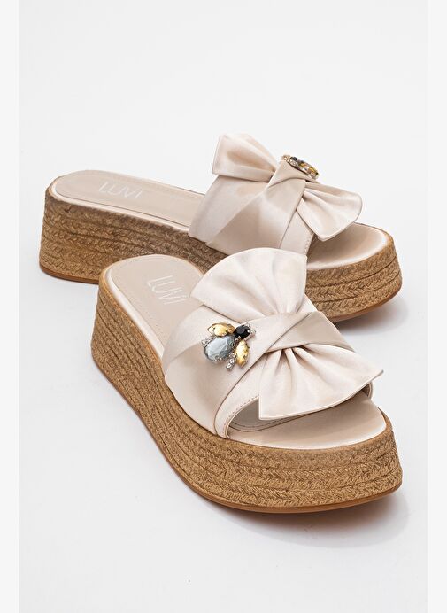 SHARA Bej Saten Fiyonklu Arı Tokalı Dolgu Tabanlı Kadın Terlik - Görsel 2