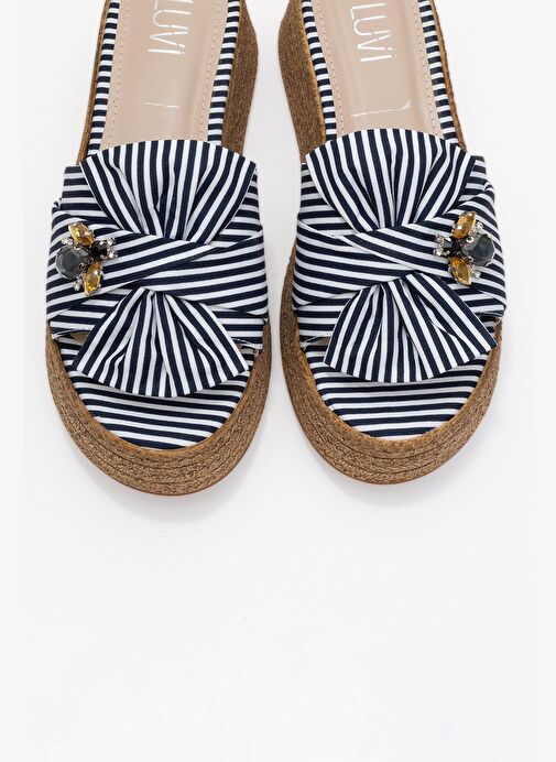SHARA Lacivert Beyaz Çizgili Fiyonklu Arı Tokalı Dolgu Tabanlı Kadın Terlik - Görsel 3