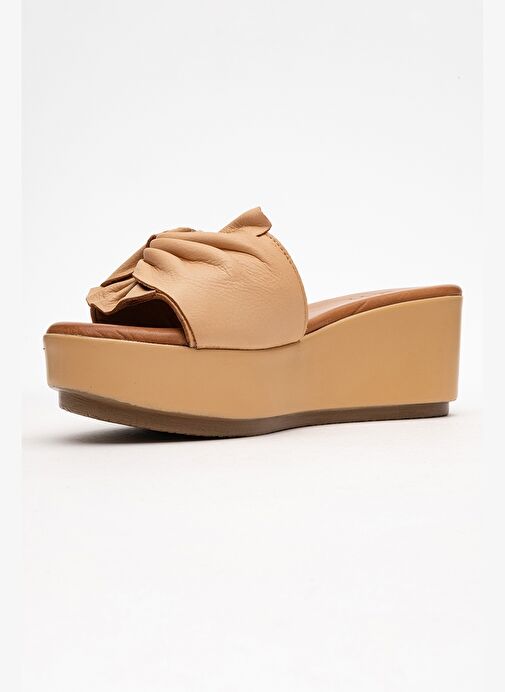 JEFF Koyu Bej Cilt Hakiki Deri Fiyonklu Kadın Dolgu Topuklu Terlik - Görsel 5