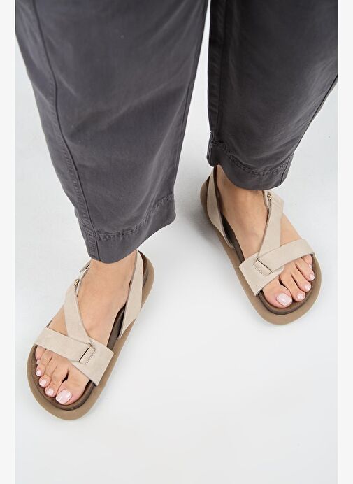 Manijero Azelya Kadın Hakiki Deri Tokalı Atkılı Bej Sandalet - Görsel 8
