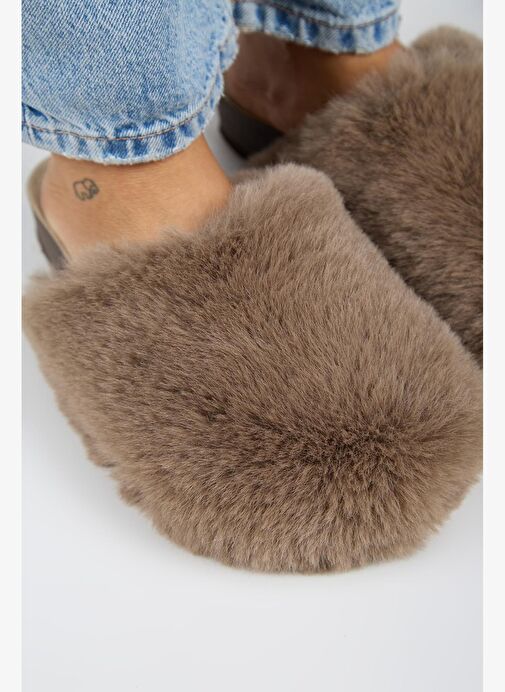 Manijero Gaye Kadın Peluş Düz Koyu Vizon Terlik - Görsel 4