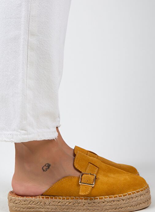 Manijero Esta Kadın Hakiki Deri Kemerli Tokalı Hardal Terlik - Görsel 3