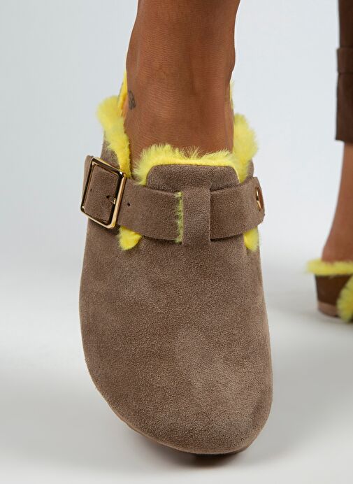 Manijero Zeta Kürklü Kadın Hakiki Deri Kemerli Tokalı Renkli Kürklü Vizon Sarı Terlik - Görsel 6