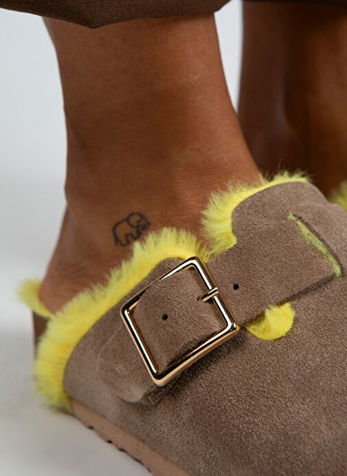 Manijero Zeta Kürklü Kadın Hakiki Deri Kemerli Tokalı Renkli Kürklü Vizon Sarı Terlik - Görsel 4