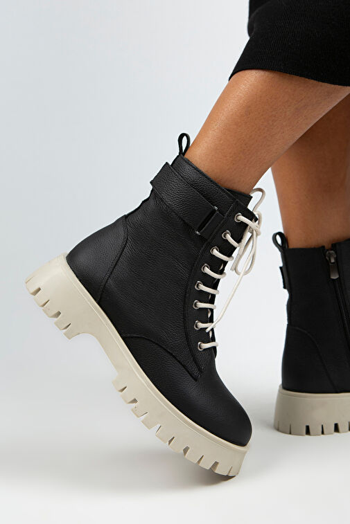 Manijero Adel Kadın Hakiki Deri Bağcıklı İçten Fermuarlı Siyah-Bej Bot - Görsel 2