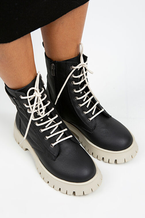 Manijero Adel Kadın Hakiki Deri Bağcıklı İçten Fermuarlı Siyah-Bej Bot - Görsel 4