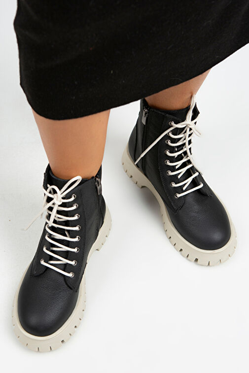 Manijero Adel Kadın Hakiki Deri Bağcıklı İçten Fermuarlı Siyah-Bej Bot - Görsel 7