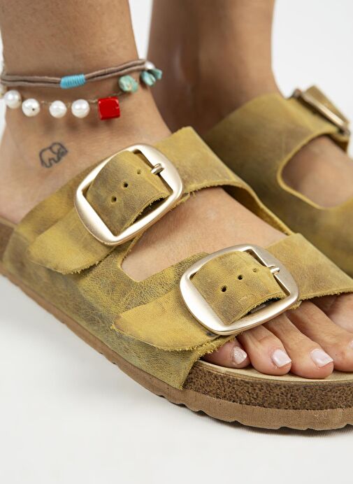 Manijero İrene Eskitme Kadın Deri Hakiki Deri Çift Tokalı Hardal Gold Terlik - Görsel 4