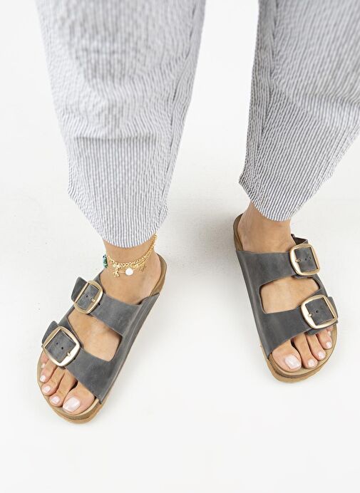 Manijero İrene Eskitme Kadın Deri Hakiki Deri Çift Tokalı Antrasit Gold Terlik - Görsel 8