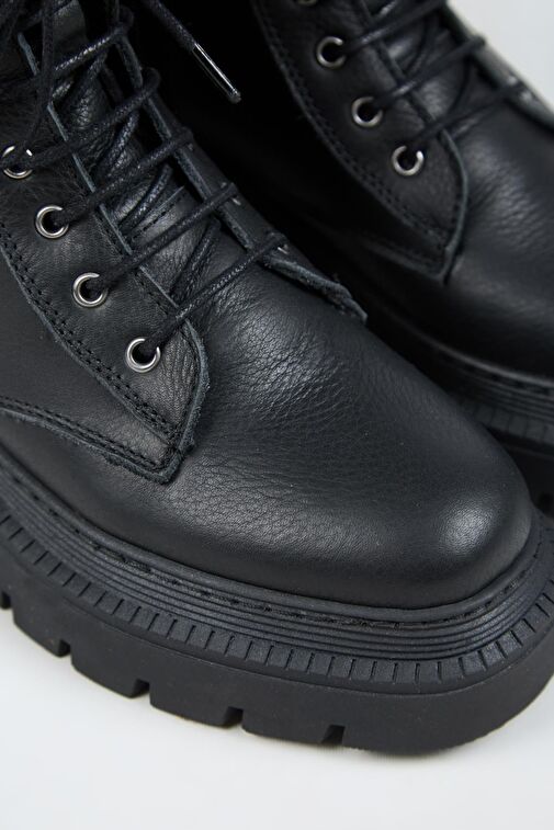 Manijero (Avjin) Kadın Hakiki Deri Bağcıklı Burnu Köşeli Siyah Bot - Görsel 5