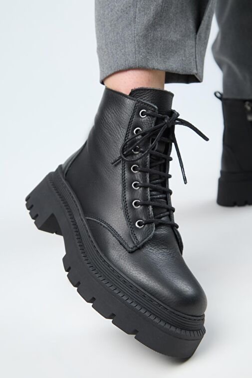 Manijero (Avjin) Kadın Hakiki Deri Bağcıklı Burnu Köşeli Siyah Bot - Görsel 6