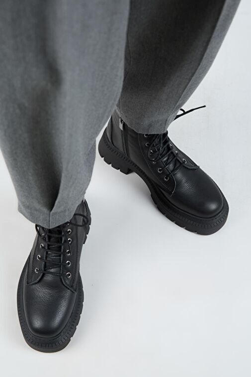 Manijero (Avjin) Kadın Hakiki Deri Bağcıklı Burnu Köşeli Siyah Bot - Görsel 7