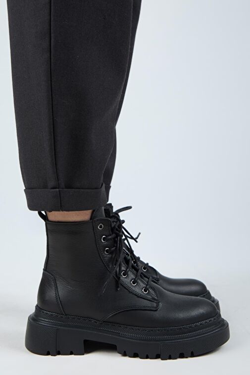 Manijero (Dilzar) Kadın Hakiki Deri Bağcıklı İçten Fermuarlı Siyah Bot - Görsel 3