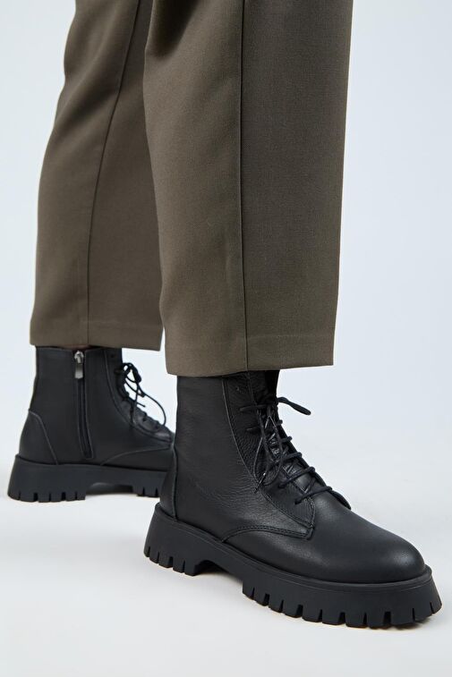 Manijero (Viyan) Kadın Hakiki Deri Bağcıklı İçten Fermuarlı Siyah Bot - Görsel 2